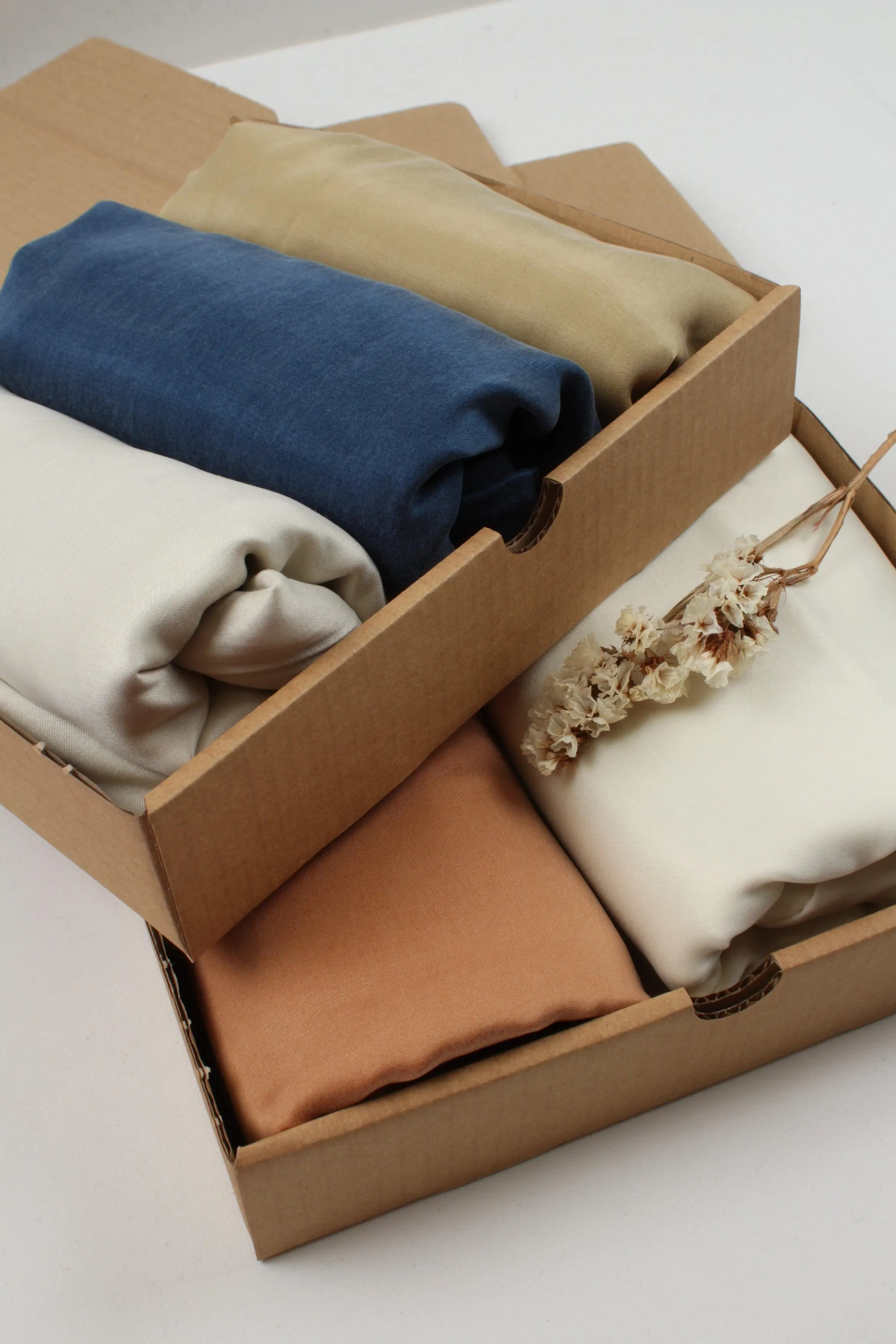 Fabrics Box - Cupro Sea Sand Selection - Aqua