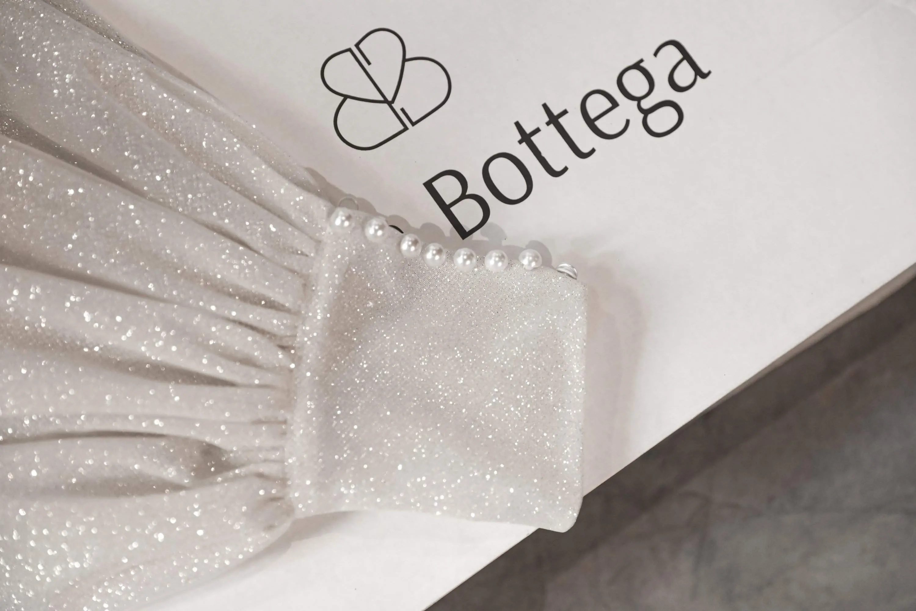 Glitter Sleeves Meg | Ready-to-Ship
