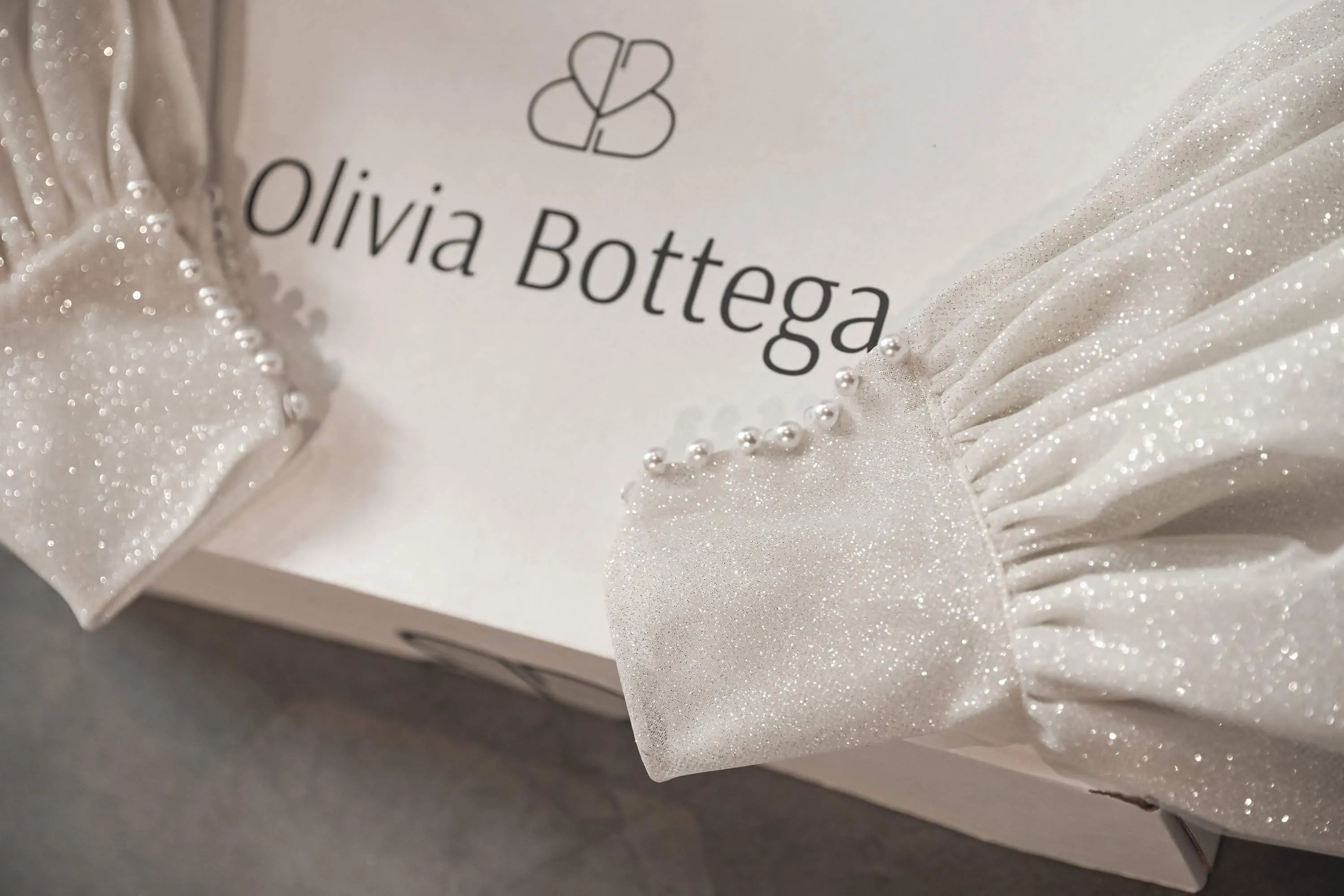 Glitter Sleeves Meg | Ready-to-Ship