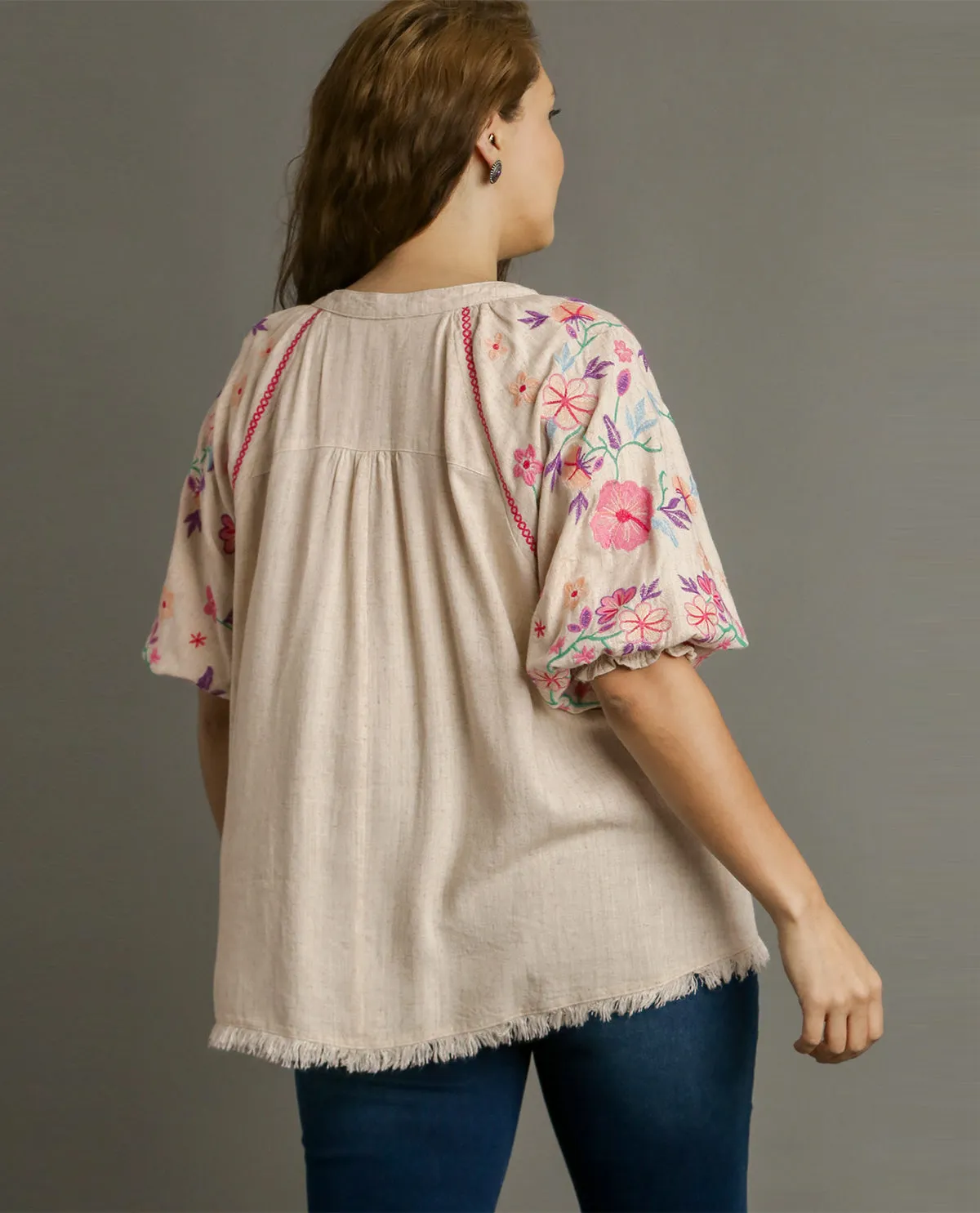 PLUS Mid Button-Down Embroidery Sleeve Top