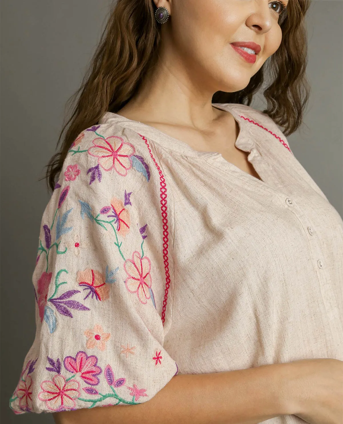 PLUS Mid Button-Down Embroidery Sleeve Top