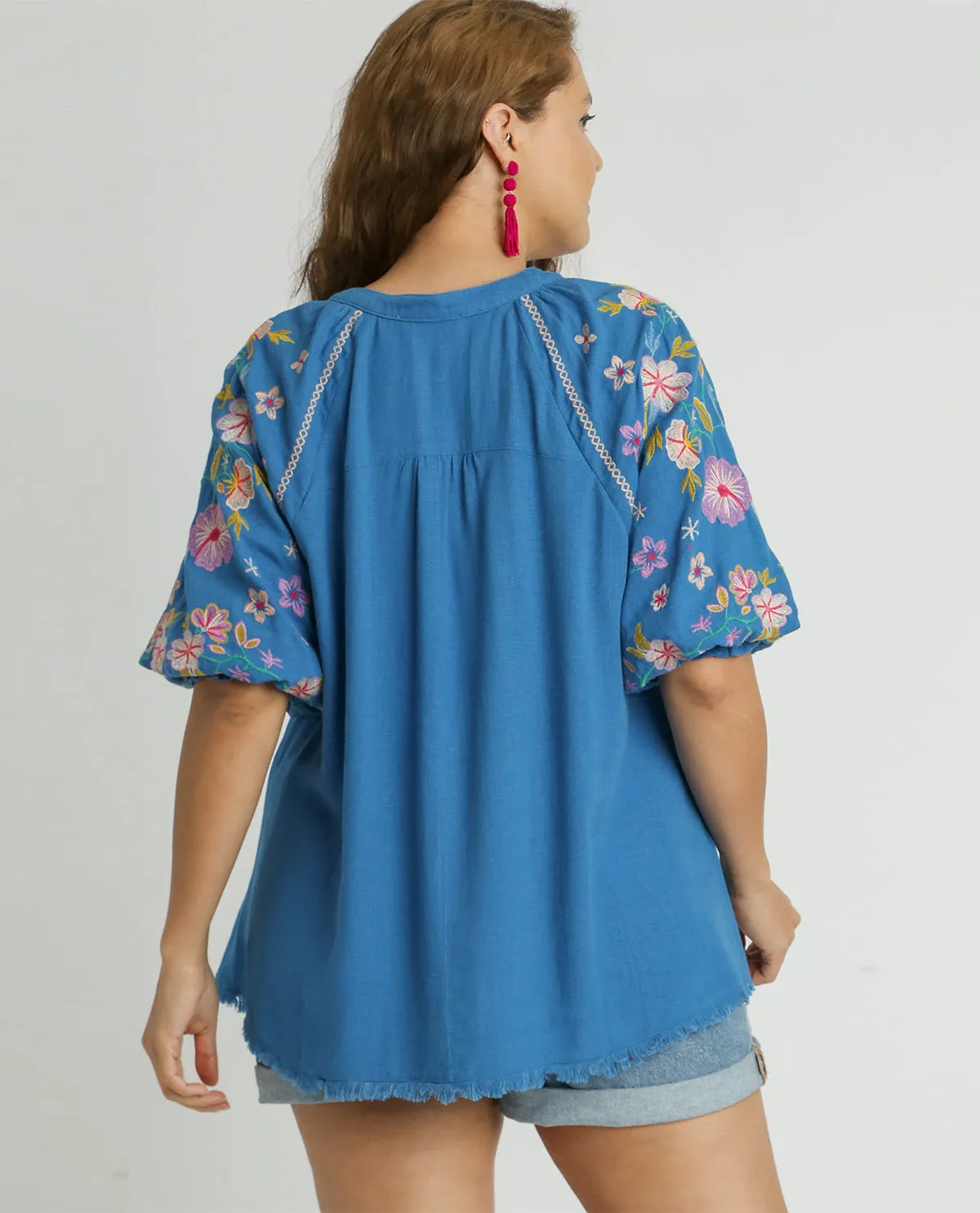 PLUS Mid Button-Down Embroidery Sleeve Top