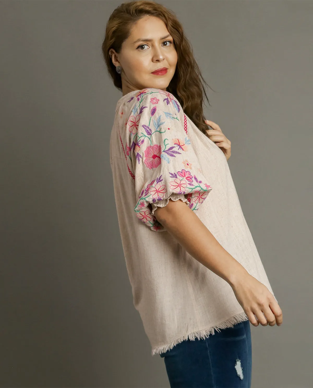 PLUS Mid Button-Down Embroidery Sleeve Top