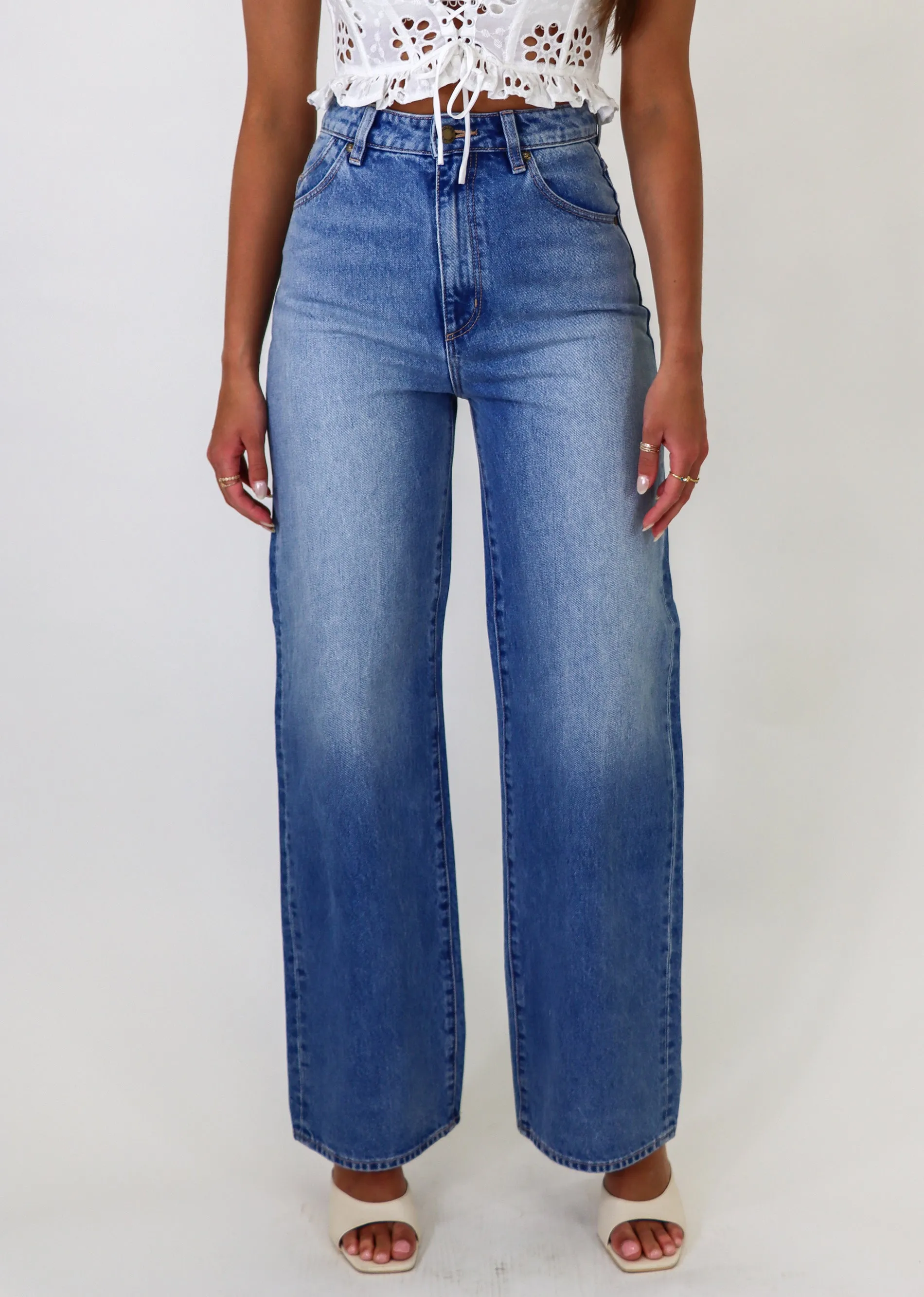 Rollas Like That Straight Leg Jeans ★ Dark Wash
