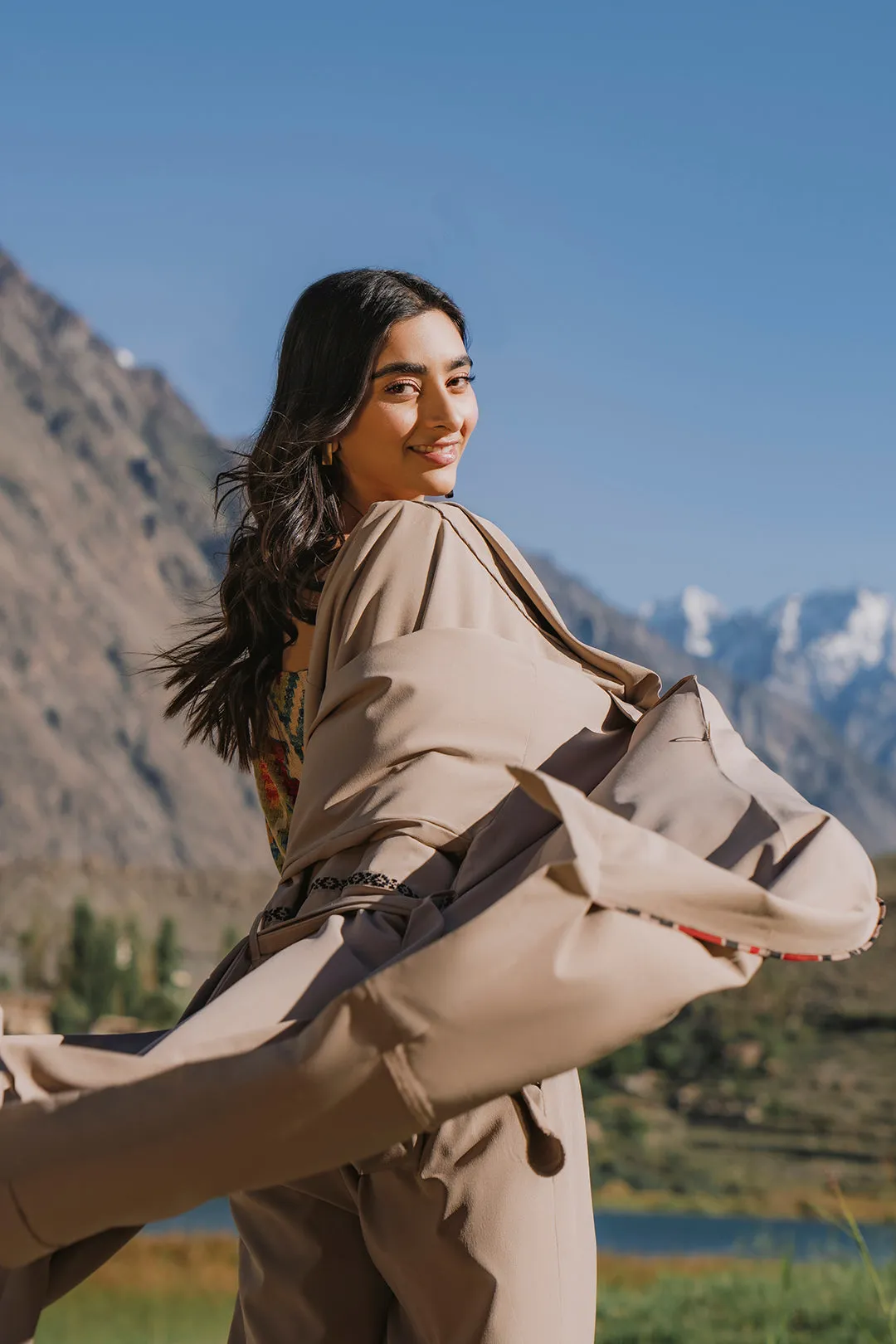 Uzhnu Trench Coat