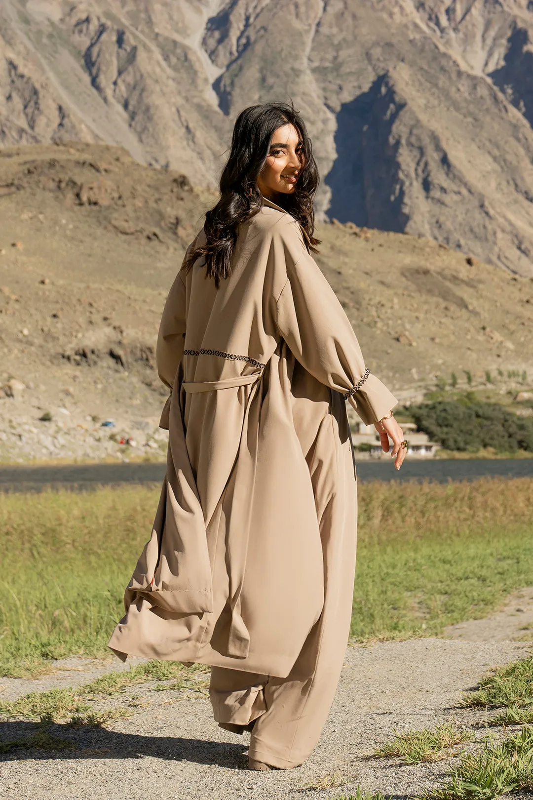 Uzhnu Trench Coat