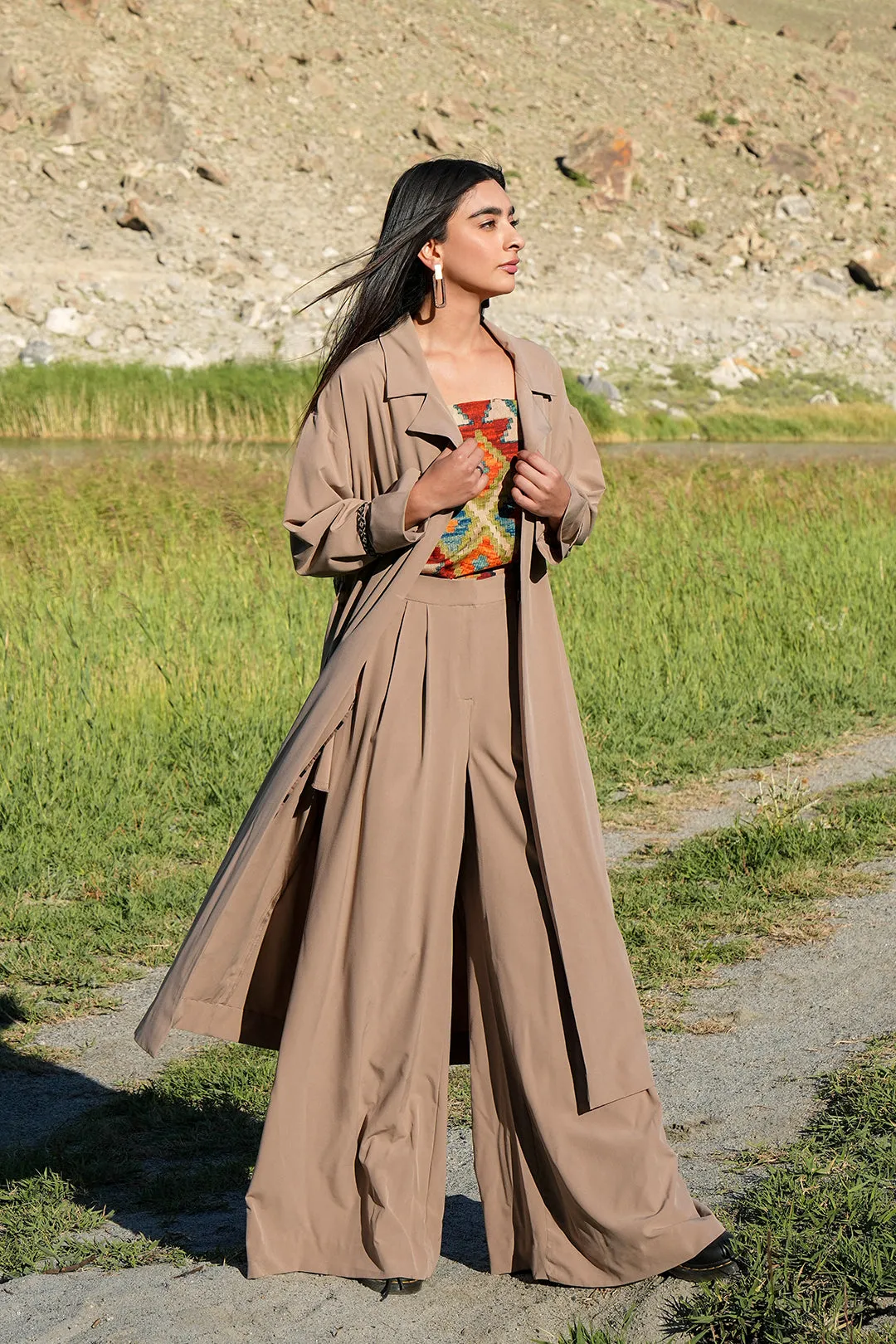 Uzhnu Trench Coat